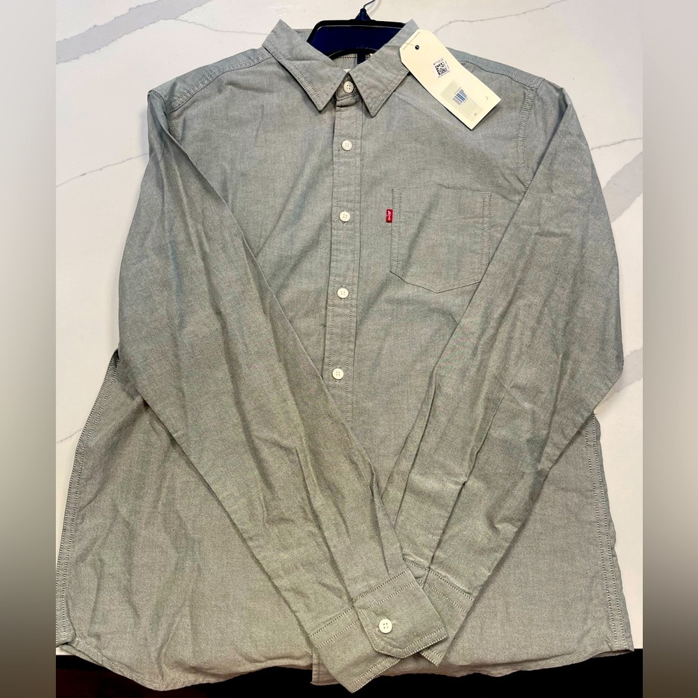 BRAND NEW Men’s Levi’s, casual dress shirt.